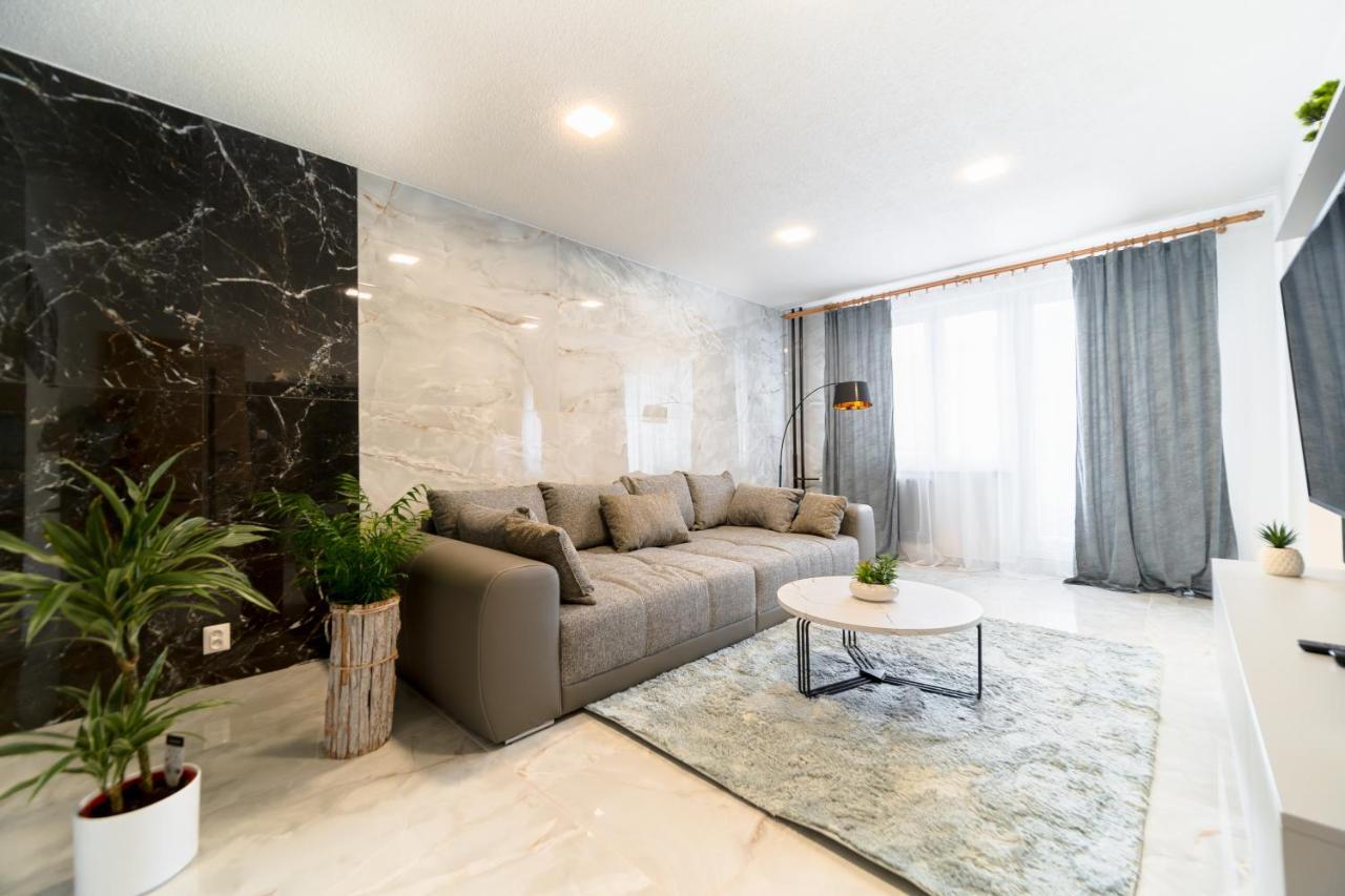 Apartman Discreet Kysucke Nove Mesto Exterior foto
